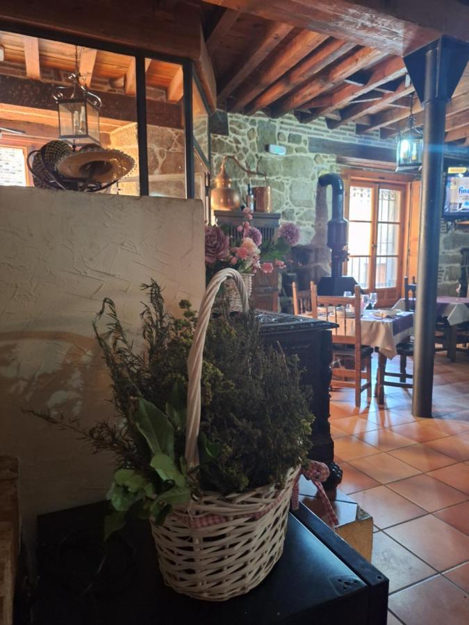 Hostal El Patio Restaurante San Bartolome de Pinares Ngoại thất bức ảnh